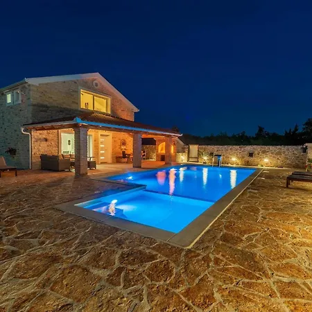 Kandija מלון 4*