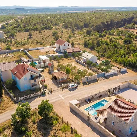Hotel Kandija 4*