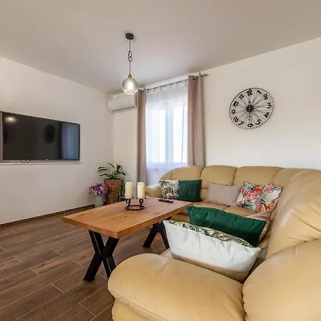 Hotel Kandija 4*