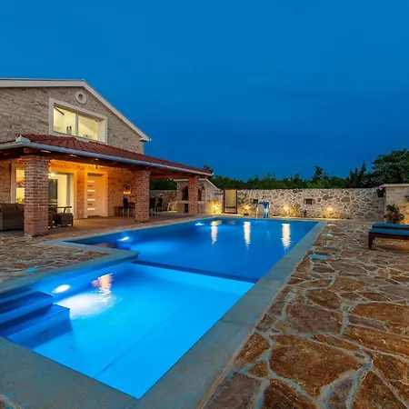 מלון Kandija 4*