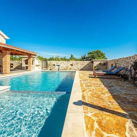 Kandija Hotel 4*