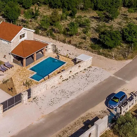 Kandija Hotel 4*